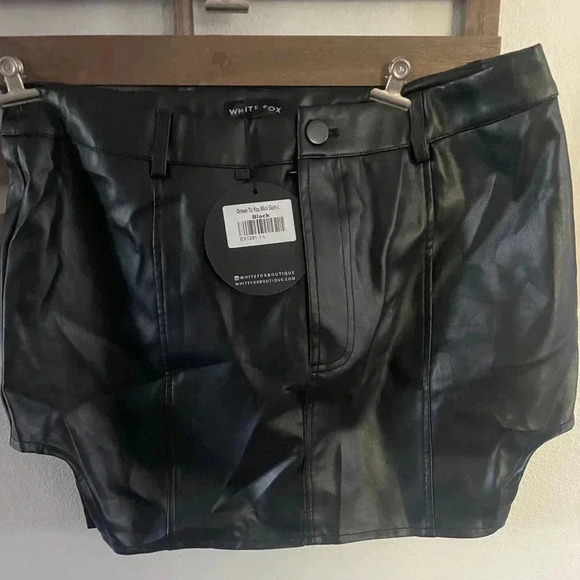 NWT White Fox Drawn to You Mini Skirt Size Large - Picture 1 of 5